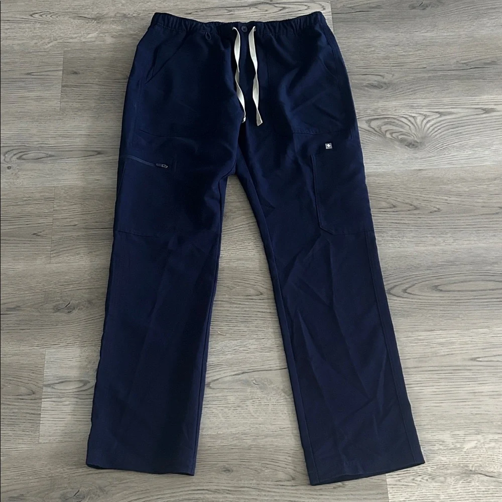 Figs Navy Cairo Cargo Scrub Pants Men’s Size Medium